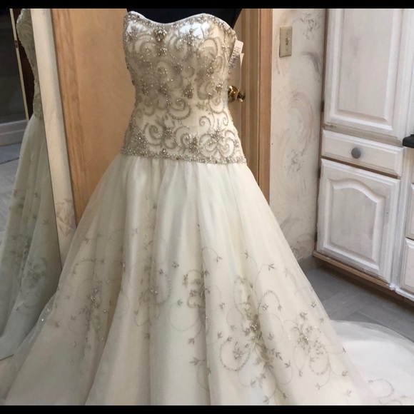 Dresses & Skirts - 🙋🏼‍♀️🕺🏼🕺🏼👩‍❤️‍👨👑 too big for me